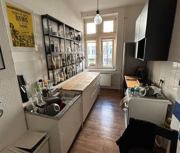 2-Zimmer-Altbauwohnung in Friedrichshain – voll möbliert - Photo 1
