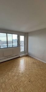 Studio Apartments Available - A louer • For Rent - Photo 3