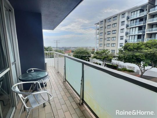 Beautifully Renovated Apartment in the Heart of Gladstone - Photo 1