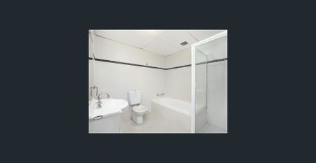 Private Courtyard in Prime Location - Photo 3