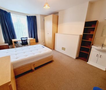 6 Bed Student Accommodation - Photo 3