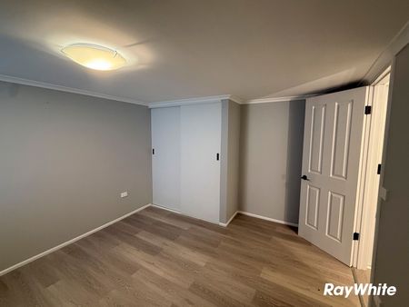 Spacious 5-Bedroom Modern Two-Story Home - Photo 5