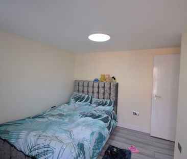 2 Bed Detached House, Portland Terrace, IG1 - Photo 4