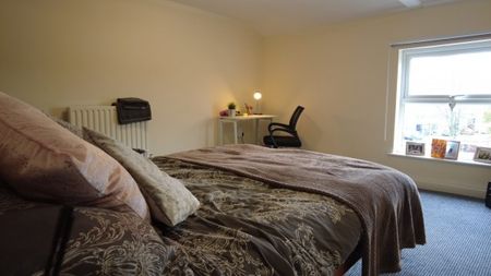 4 Bed - High Street – 4 Bed - Photo 4