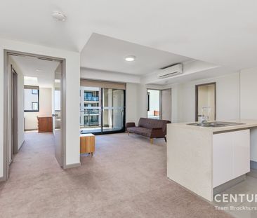 CENTRAL APARTMENT LIVING! Available from 20th April 2026. - Photo 2