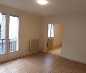 Location Appartement 3 pièces 55m² ARGENTON SUR CREUSE 36200 - Photo 2