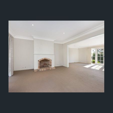 Impressive family home, north to rear! - Photo 3