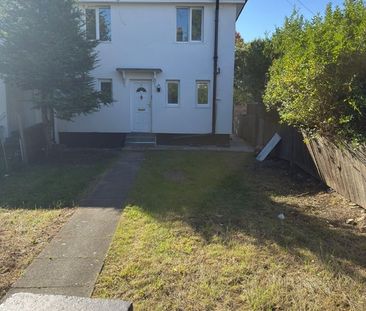 3 Bed Semi-Detached House, Finch Close, NW10 - Photo 6
