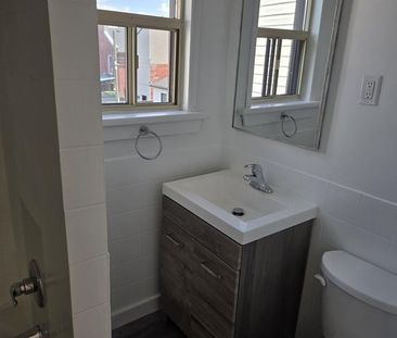 206 Hughson Street North apartment — Hamilton, ON (1-Bedroom) - 1 B... - Photo 4