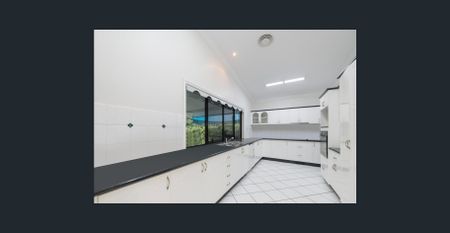 SUBSTANTIAL CONTEMPORARY RESIDENCE - POSITIONED ADJACENT TO BEAUTIFUL PARKLAND - Photo 4