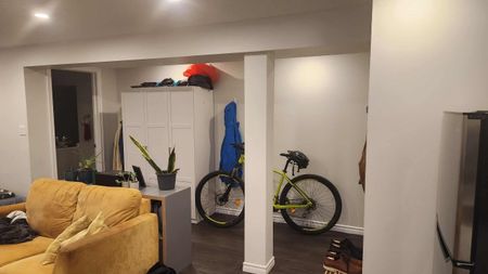 Bachelor apartment for rent in Pickering - Photo 2