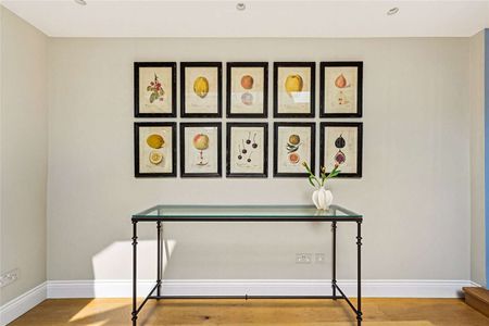 A beautifully presented terraced house situated in the heart of Belgravia. - Photo 4