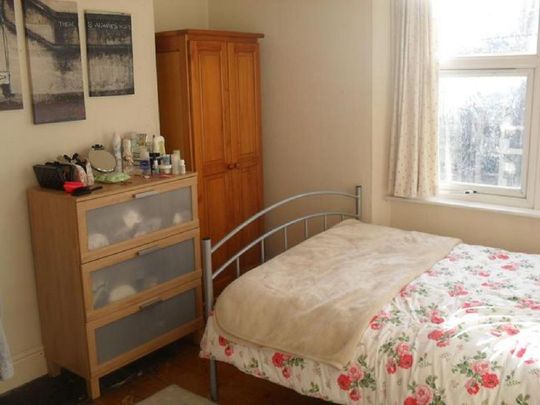 6 bedroom house to rent - Photo 1