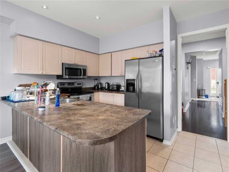 Deluxe Basement - Boake Street (Female Only) - Photo 2