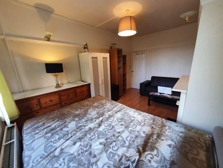 Room in a Shared Flat, Nether Street, N3 - Photo 5