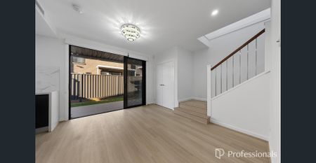 Modern Family Home - Photo 3