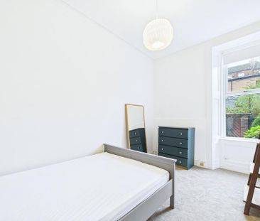 3 bedroom ground floor flat to rent - Photo 2