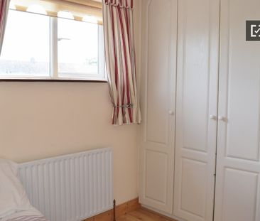Huge room in 3-bedroom apartment in Tallaght, Dublin - Photo 1