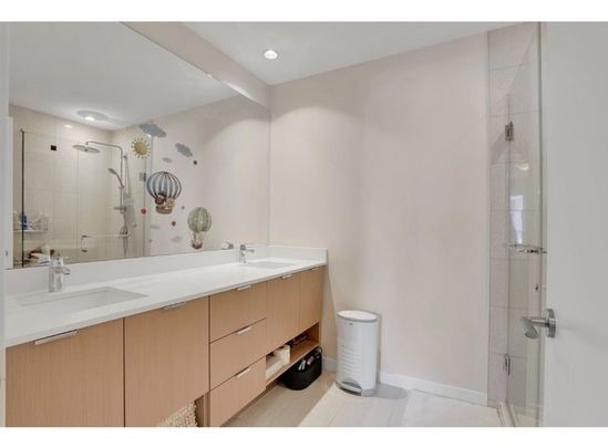 Hazelwood Townhouse. Stylish & Bright Three Bedrooms/Three Bathrooms - Photo 1