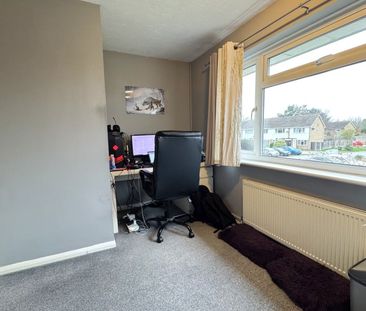 Oakfield, Woking, Surrey, GU21 - Photo 5