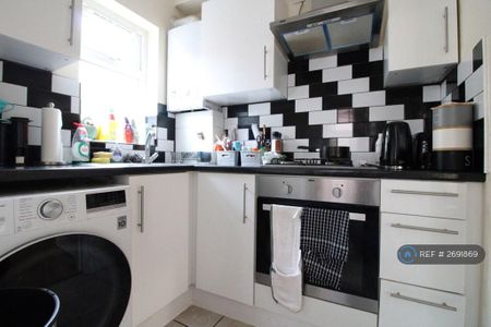 2 bedroom flat to rent - Photo 4
