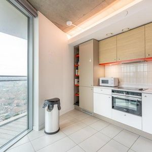1 bedroom in a flat share to rent - Photo 3