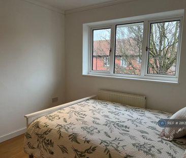 1 bedroom in a house share to rent - Photo 3