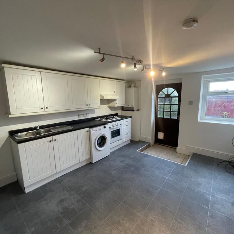 2 bedroom terraced house to rent - Photo 1