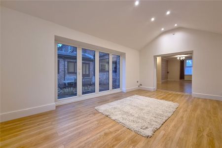 3 bedroom end of terrace house to rent - Photo 3