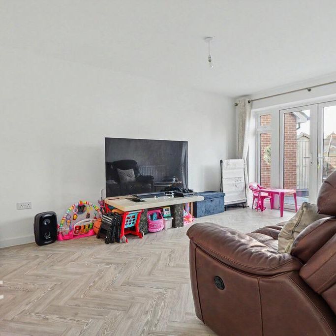 4 bedroom detached house to rent - Photo 1