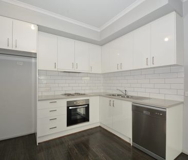 Neat as a pin! - Photo 2