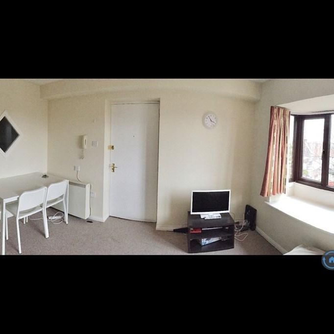Studio to rent - Photo 1