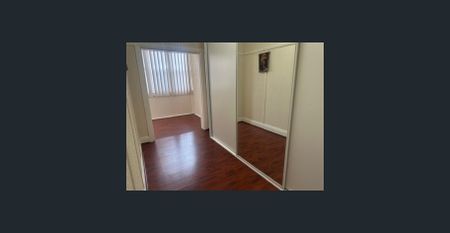 TWO LEVEL BEXLEY HOME WITH REAR LANE ACCESS - Photo 4