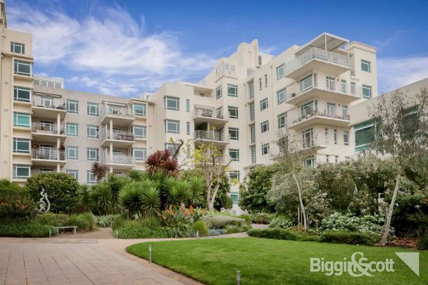 “Light Filled Corner Retreat with Garden View” - Photo 1