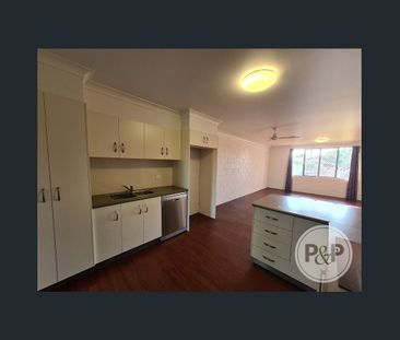 1/5 Leslie Street, Oonoonba, Qld 4811 - Photo 3