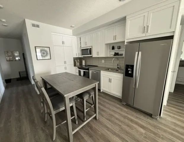 Furnished 2 Bedroom Condo close to U of C, Children's Hospital and Market Mall | 431 - 3932 University Avenue Northwest, Calgary - Photo 1