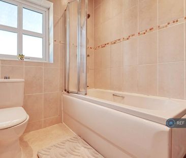 3 bedroom semi-detached house to rent - Photo 2