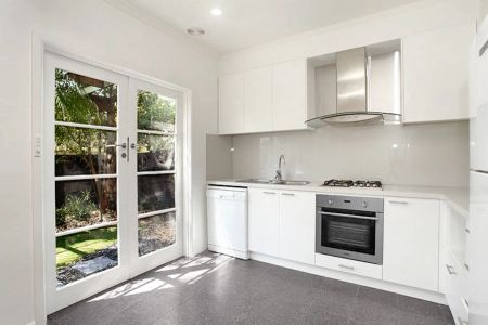 Unit 4/5 Bundalohn Court, St Kilda. - Photo 3