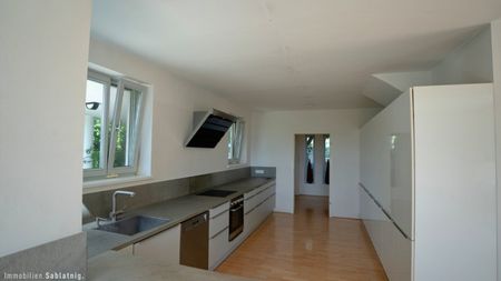 REPRÄSENTATIVE ARCHITEKTENVILLA IN GEHOBENER WOHNLAGE mit Pool, Wellness und einzigartigem Panoramablick! - Photo 3