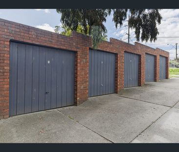 2/139-141 Old Para Court, Montmorency, Vic 3094 - Photo 2