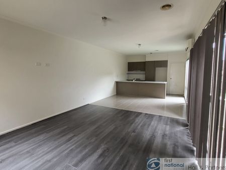 FAMILY LIVING - Photo 2