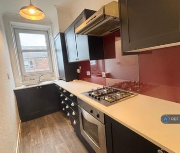 1 bedroom in a flat share to rent - Photo 3
