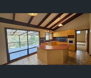 13 Ellis Avenue, Eden Hills, SA 5050 - Photo 4