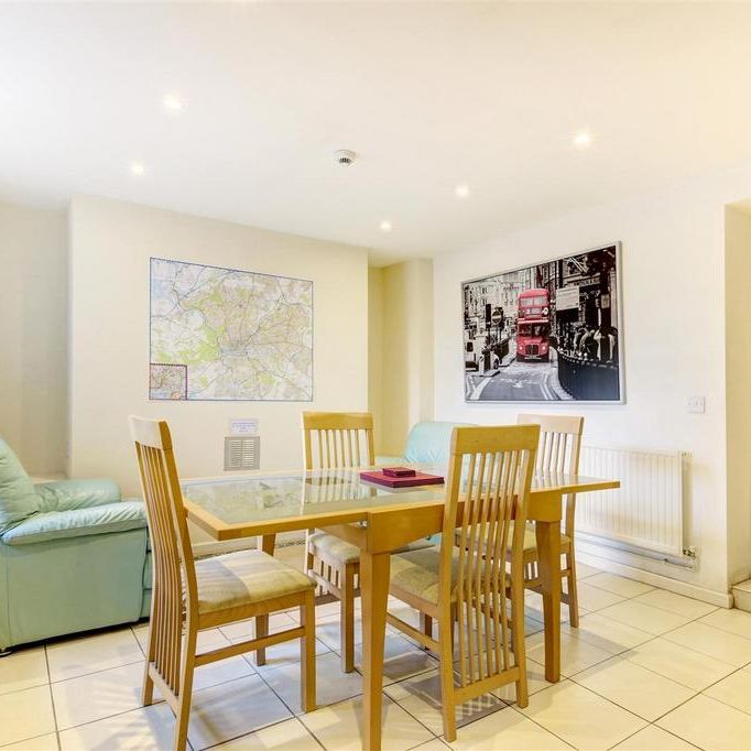 6 bedroom terraced house to rent - Photo 1