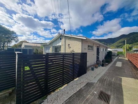 Sunny and warm three bedroom townhouse in Waterloo - Photo 3