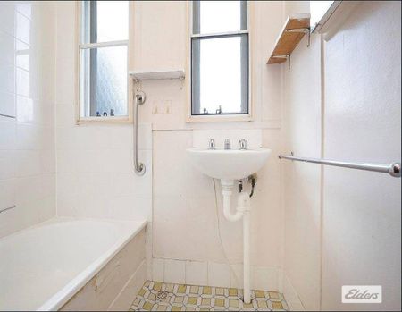 Charming 3-Bedroom Home in Tranquil Mt St Thomas Location - Photo 5