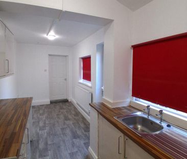 3 bedroom end of terrace house to rent - Photo 6