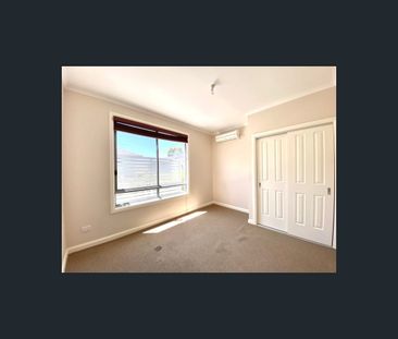 16B Laura Grove, Avondale Heights, Vic 3034 - Photo 5