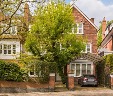 3 bedroom flat in Hampstead - Photo 2