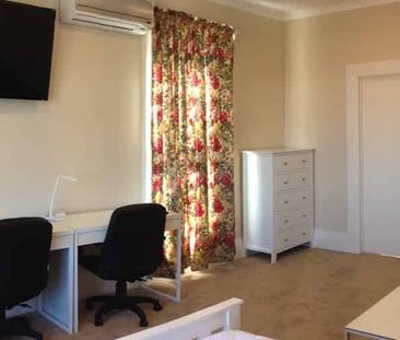 Spacious Fully Furnished Ensuite Room 3 - Photo 1